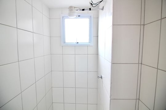 Banheiro de apartamento para alugar com 1 quarto, 26m² em Parque Paineiras, São Paulo