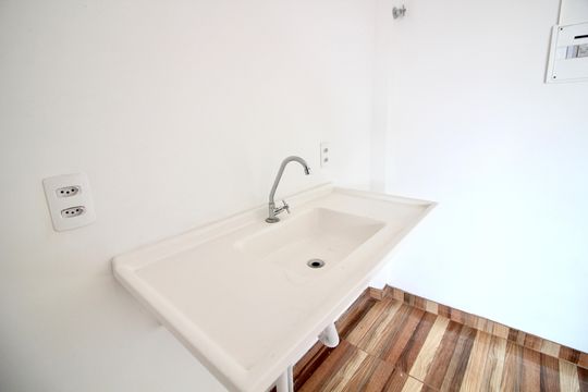 Cozinha de apartamento para alugar com 1 quarto, 26m² em Parque Paineiras, São Paulo