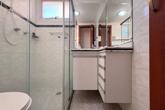 Banheiro de apartamento à venda com 2 quartos, 77m² em Jardim, Santo André