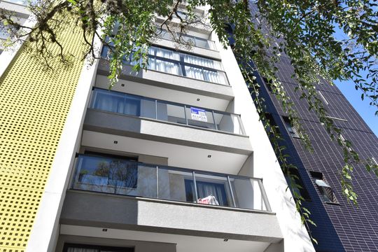 Placa de apartamento para alugar com 1 quarto, 33m² em Mercês, Curitiba
