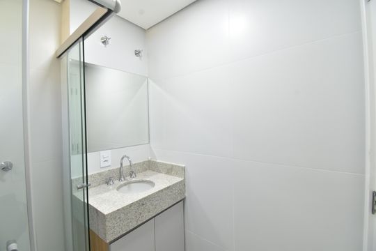 Banheiro do Studio de apartamento para alugar com 1 quarto, 33m² em Mercês, Curitiba