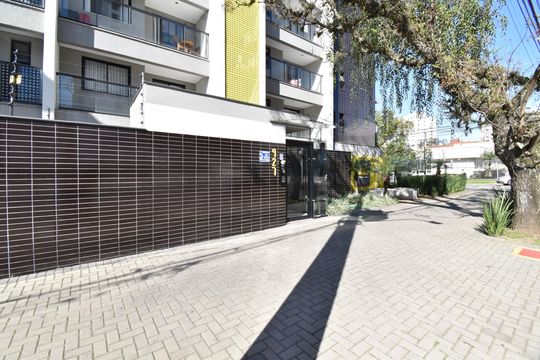 Fachada de apartamento para alugar com 1 quarto, 33m² em Mercês, Curitiba