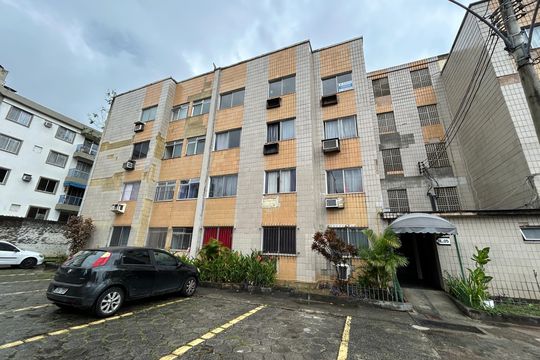 Fachada do bloco de apartamento à venda com 2 quartos, 68m² em Jardim Sulacap, Rio de Janeiro