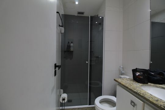 Banheiro Social de apartamento à venda com 3 quartos, 81m² em Barra da Tijuca, Rio de Janeiro