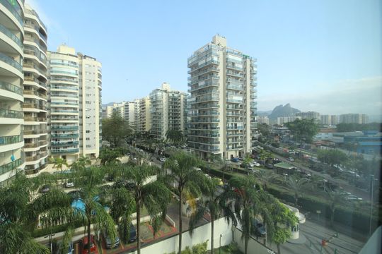 Sala - Vista de apartamento à venda com 3 quartos, 81m² em Barra da Tijuca, Rio de Janeiro