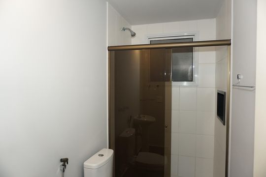 Banheiro da Suíte de apartamento para alugar com 2 quartos, 81m² em Parque Esplanada do Embu, Embu das Artes