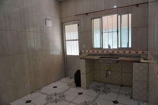 Casa para alugar com 1 quarto, 32m² em Jardim Guaruja, Embu das Artes