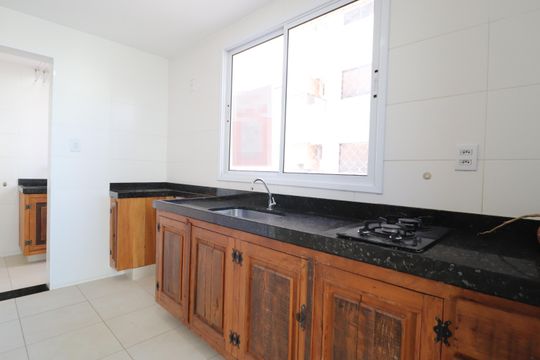 Cozinha de apartamento para alugar com 3 quartos, 98m² em Santa Mônica, Uberlândia