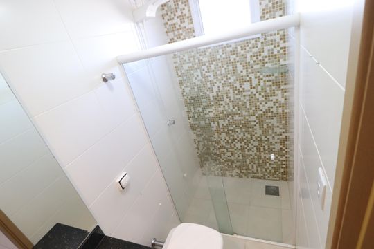 Banheiro do Quarto 3 de apartamento para alugar com 3 quartos, 98m² em Santa Mônica, Uberlândia