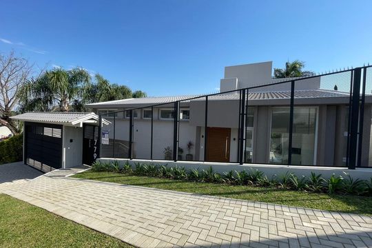 Fachada de casa à venda com 4 quartos, 700m² em Ideal, Novo Hamburgo