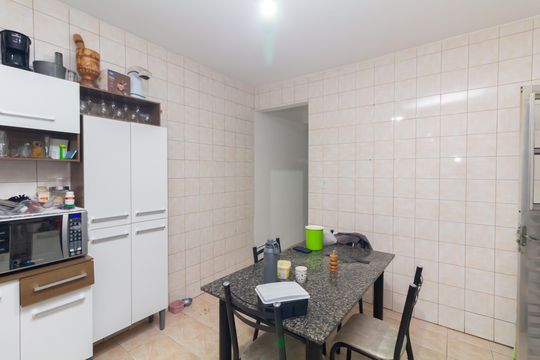Cozinha de casa para alugar com 2 quartos, 42m² em Vila Carmosina, São Paulo