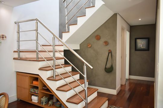 Escada de casa à venda com 4 quartos, 245m² em Planalto Paulista, São Paulo