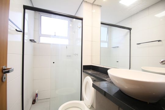 Banheiro de apartamento para alugar com 2 quartos, 48m² em Vila Suzana, São Paulo