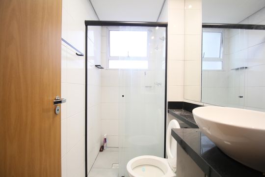 Banheiro de apartamento para alugar com 2 quartos, 48m² em Vila Suzana, São Paulo