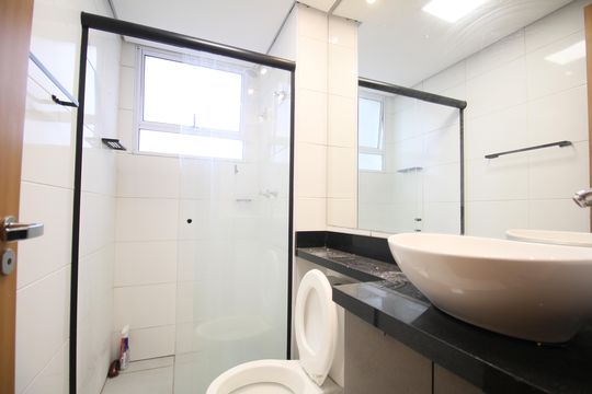 Banheiro de apartamento para alugar com 2 quartos, 48m² em Vila Suzana, São Paulo