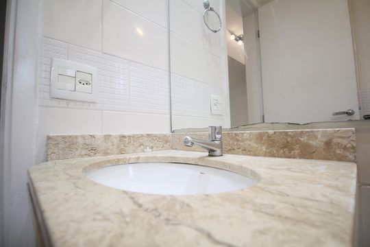 Banheiro de apartamento para alugar com 2 quartos, 47m² em Vila Andrade, São Paulo