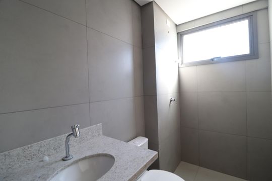 Banheiro do Quarto 2 e Social de apartamento para alugar com 2 quartos, 77m² em Patrimônio, Uberlândia