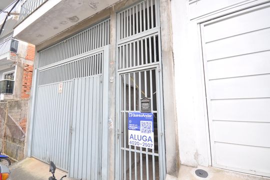 Fachada de casa para alugar com 1 quarto, 40m² em Furnas, São Paulo
