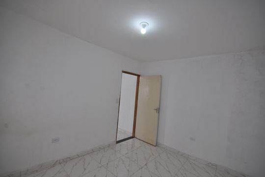 Quarto/Sala de casa para alugar com 1 quarto, 40m² em Furnas, São Paulo