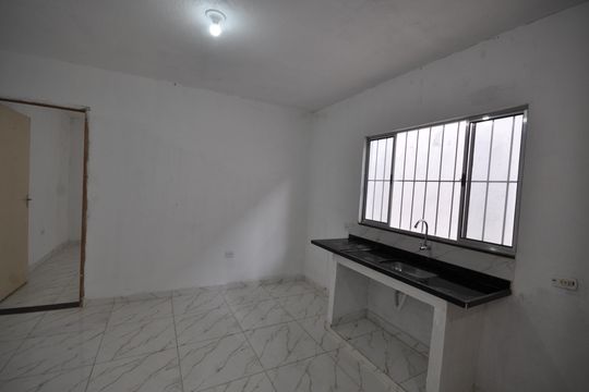 Cozinha de casa para alugar com 1 quarto, 40m² em Furnas, São Paulo