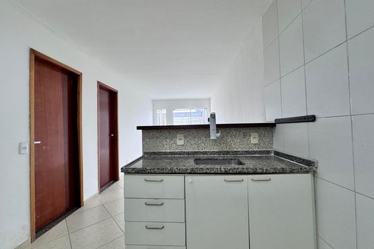 Cozinha de casa de condomínio para alugar com 2 quartos, 88m² em Vargem Grande, Rio de Janeiro