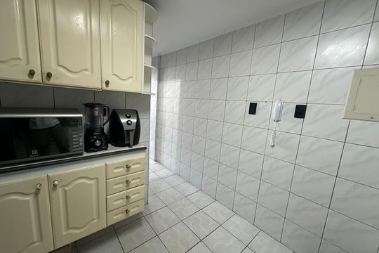 Cozinha de apartamento para alugar com 1 quarto, 28m² em Morro dos Barbosas, São Vicente