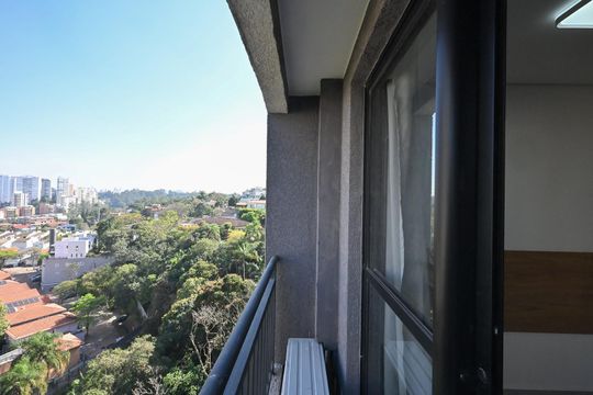 Varanda de kitnet/studio para alugar com 1 quarto, 26m² em Cidade Jardim, São Paulo