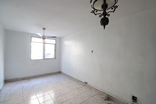 Sala de apartamento para alugar com 2 quartos, 48m² em Taquara, Rio de Janeiro