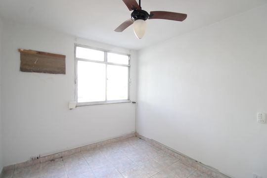 Quarto 2 de apartamento para alugar com 2 quartos, 48m² em Taquara, Rio de Janeiro