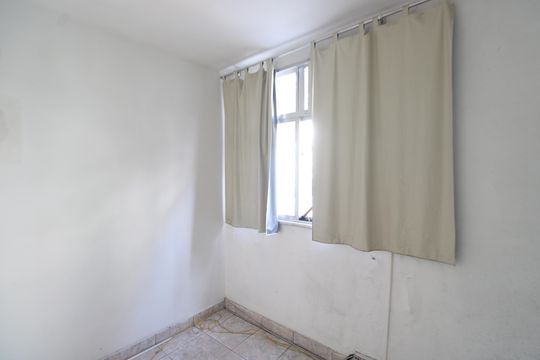 Quarto 1 de apartamento para alugar com 2 quartos, 48m² em Taquara, Rio de Janeiro