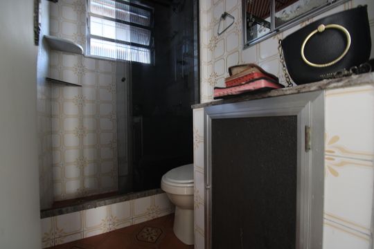 Banheiro de apartamento para alugar com 2 quartos, 48m² em Taquara, Rio de Janeiro