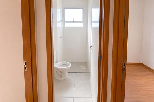 Banheiro de apartamento para alugar com 2 quartos, 40m² em Parque Tremendao, Goiânia
