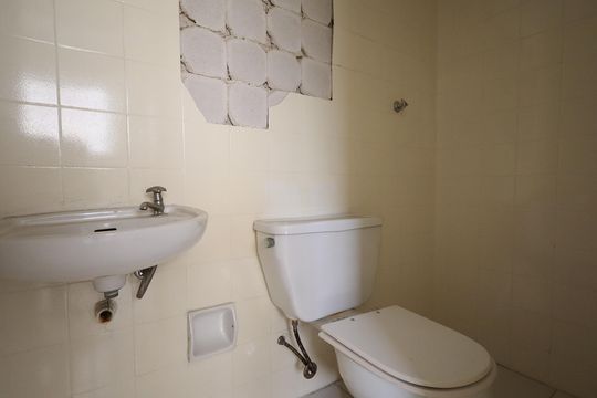 Banheiro de serviço de apartamento à venda com 3 quartos, 131m² em Cidade Monções, São Paulo