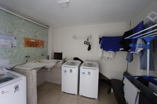 Lavanderia de kitnet/studio para alugar com 1 quarto, 30m² em João Pinheiro, Belo Horizonte