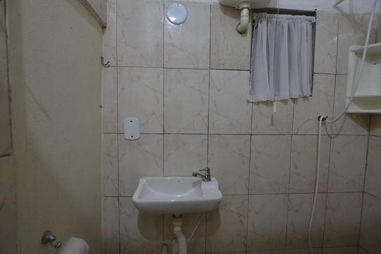 Banheiro de apartamento à venda com 2 quartos, 73m² em Benfica, Rio de Janeiro