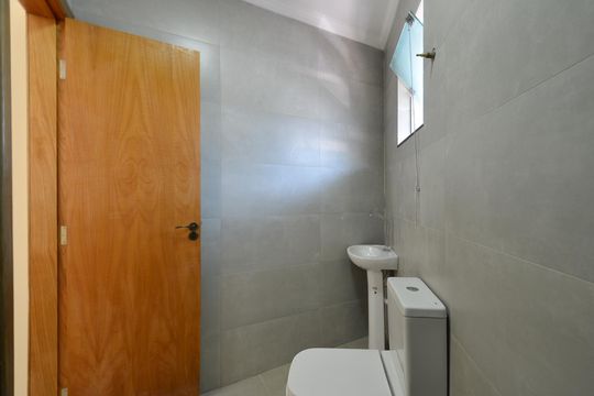 Banheiro de kitnet/studio para alugar com 1 quarto, 38m² em São Marcos, Belo Horizonte
