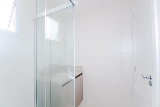 Banheiro de apartamento para alugar com 2 quartos, 49m² em Jardim Flor da Montanha, Guarulhos