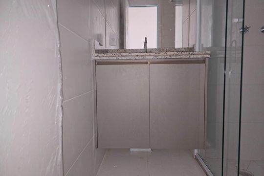 Banheiro Social de apartamento para alugar com 2 quartos, 49m² em Jardim Flor da Montanha, Guarulhos