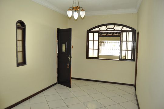 Casa à venda com 3 quartos, 300m² em Del Castilho, Rio de Janeiro