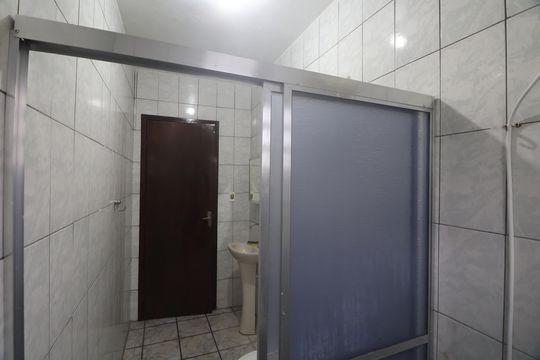 Banheiro de apartamento para alugar com 1 quarto, 50m² em Harmonia, Canoas