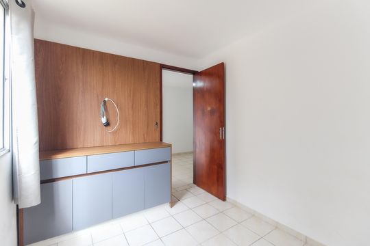 Quarto 1 de apartamento para alugar com 2 quartos, 40m² em Vila Santa Cruz (zona Leste), São Paulo