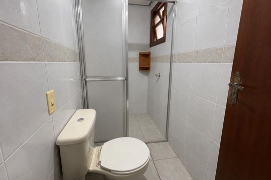 Banheiro de apartamento para alugar com 2 quartos, 70m² em Centro, Gravataí