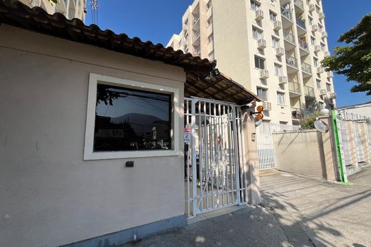 Fachada de apartamento para alugar com 2 quartos, 52m² em Taquara, Rio de Janeiro