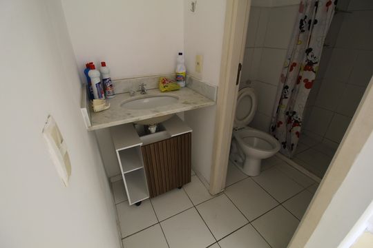Banheiro de apartamento para alugar com 2 quartos, 52m² em Taquara, Rio de Janeiro