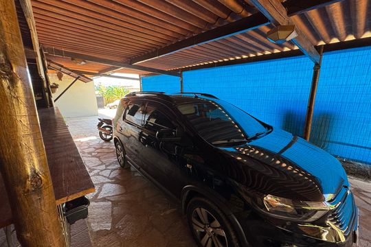 Garagem de casa à venda com 4 quartos, 400m² em Colônia Agrícola Vereda da Cruz, Brasília
