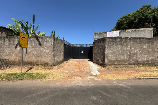 Fachada de casa à venda com 4 quartos, 400m² em Colônia Agrícola Vereda da Cruz, Brasília