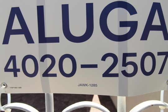 Plaquinha de casa para alugar com 3 quartos, 300m² em Jardim Ismenia, São José dos Campos