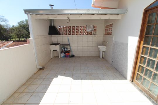 Área de Serviço de casa para alugar com 3 quartos, 300m² em Jardim Ismenia, São José dos Campos