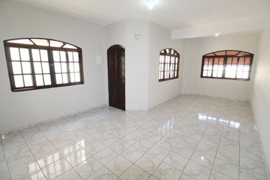 Casa para alugar com 3 quartos, 300m² em Jardim Ismenia, São José dos Campos