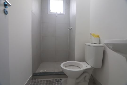 Banheiro  de apartamento para alugar com 2 quartos, 44m² em Centro, Canoas